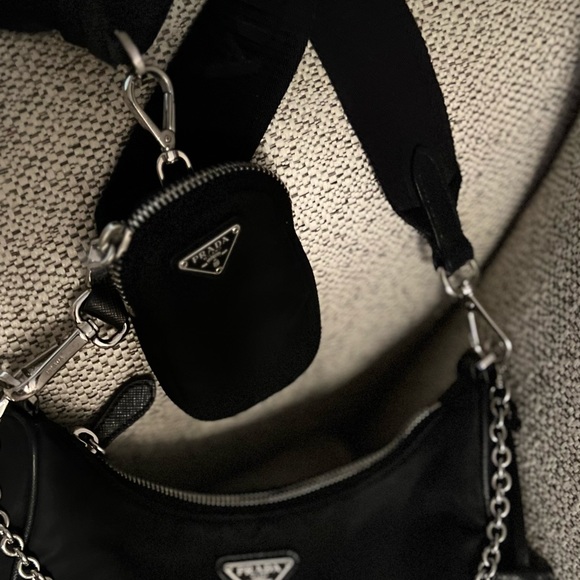 Prada 🚫SOLD🚫EUC 2020 Tessuto Re-Edition 2005 Bag with removable strap! - Picture 8 of 16